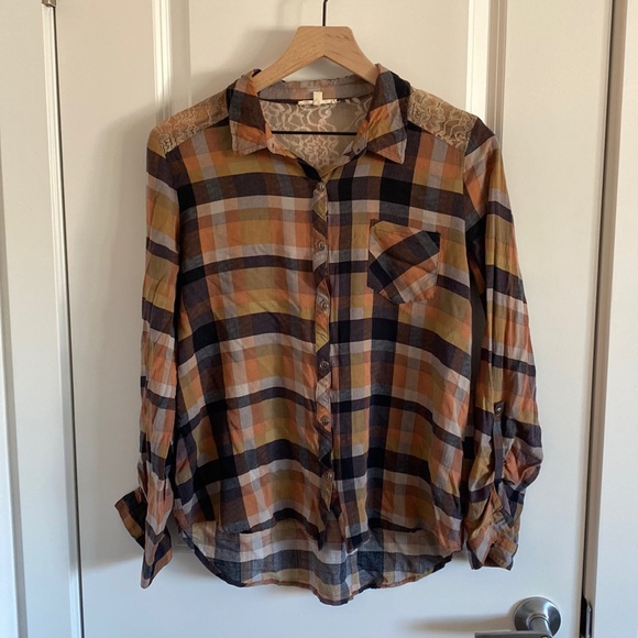 Boutique plaid button up - Picture 1 of 3